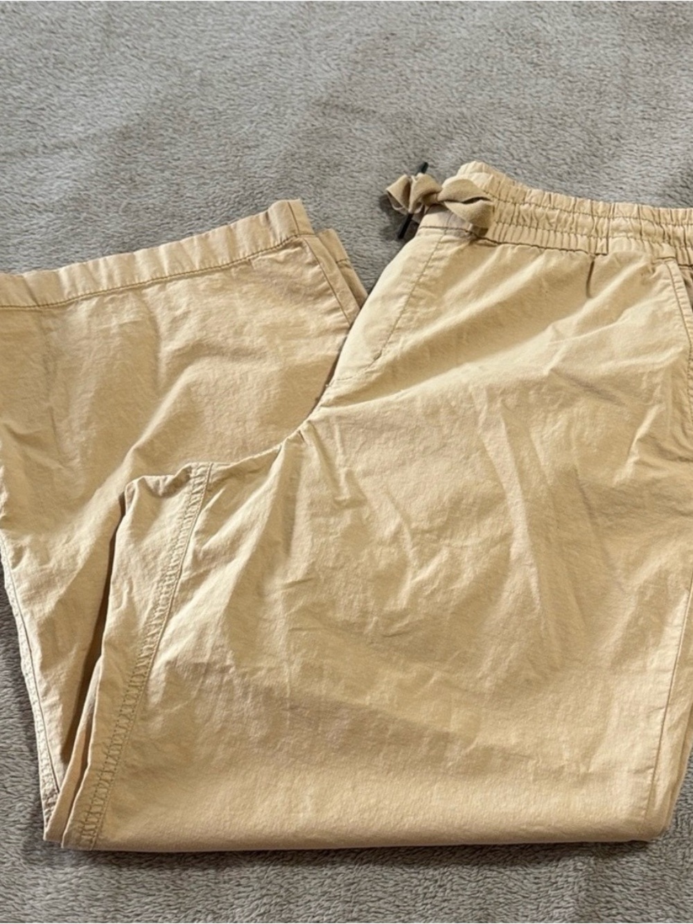 L.L. Bean Woman’s Pull on Ripstop Drawstring Khaki Ankle Pants - Picture 2 of 11